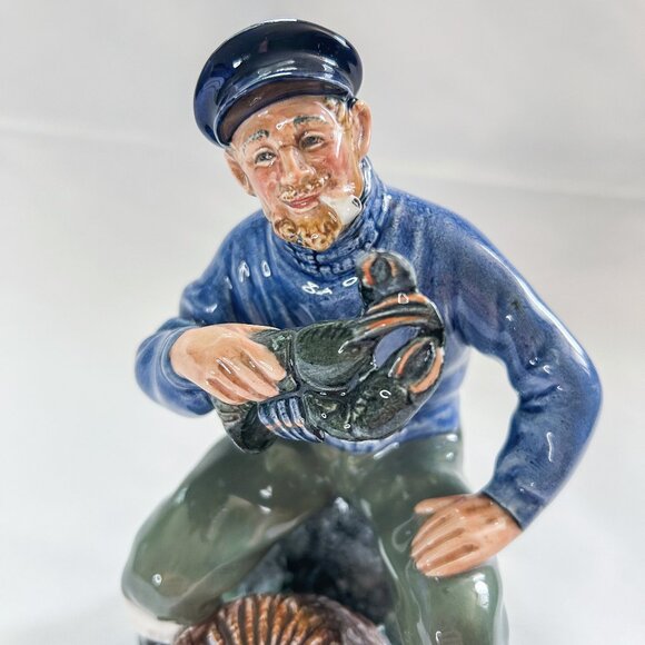 Royal Doulton The Lobster Man Figurine 1964-1994, HN2317 - Picture 6 of 9